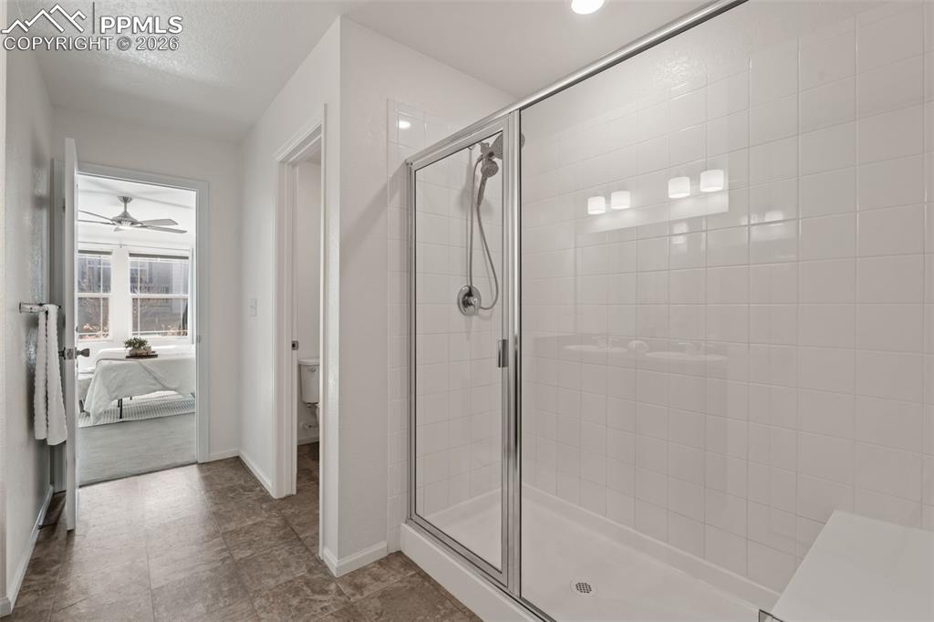 Image 20 of 31: Bathroom