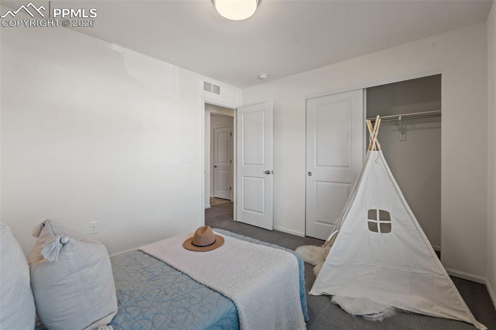 Image 23 of 31: Bedroom