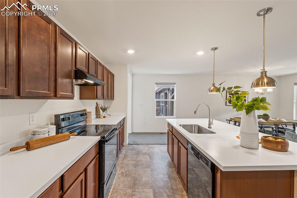 Image 7 of 31: Kitchen