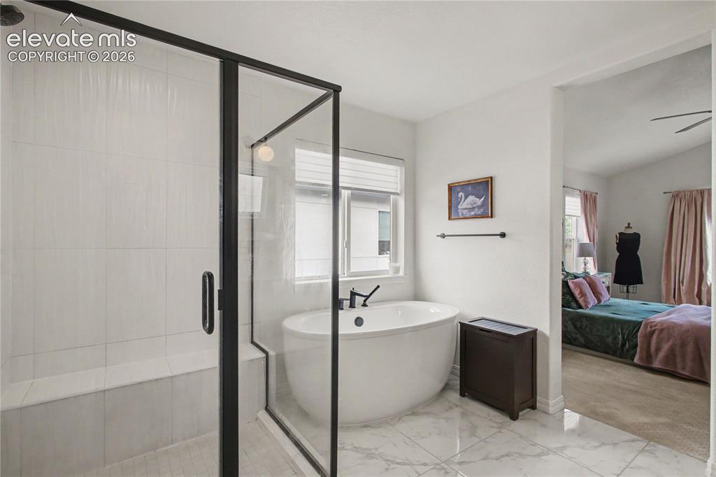 Image 17 of 38: Bathroom