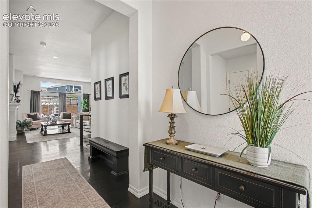 Image 3 of 38: Foyer