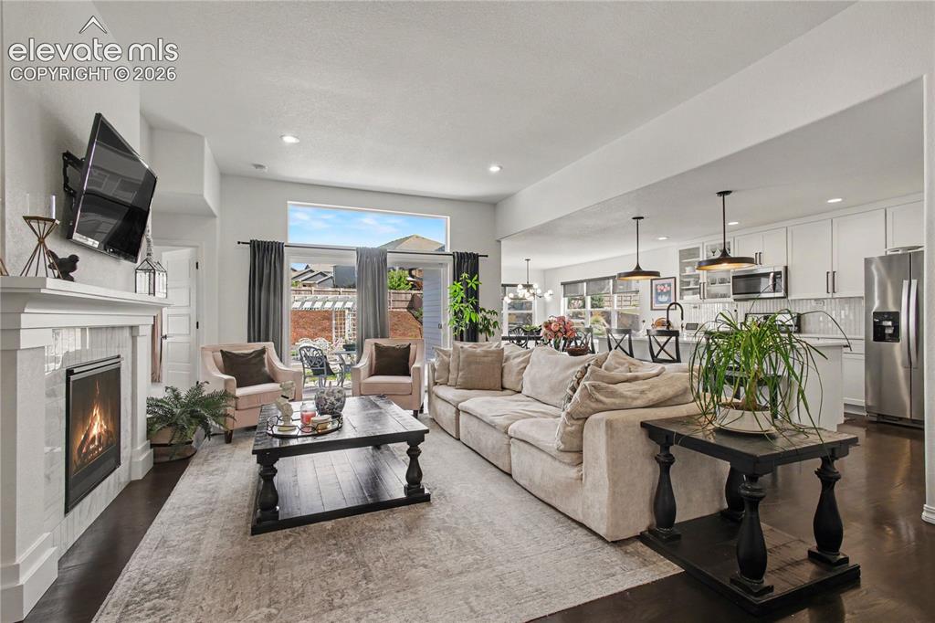 Image 4 of 38: Beautiful Open Floorplan!