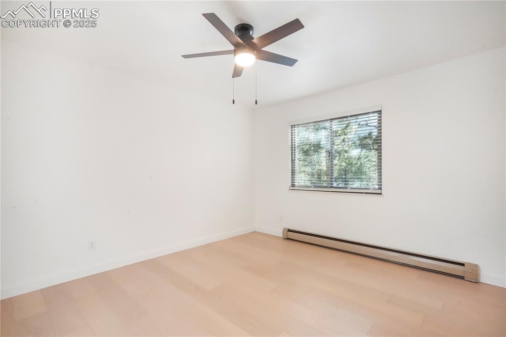 Image 29 of 50: Bedroom