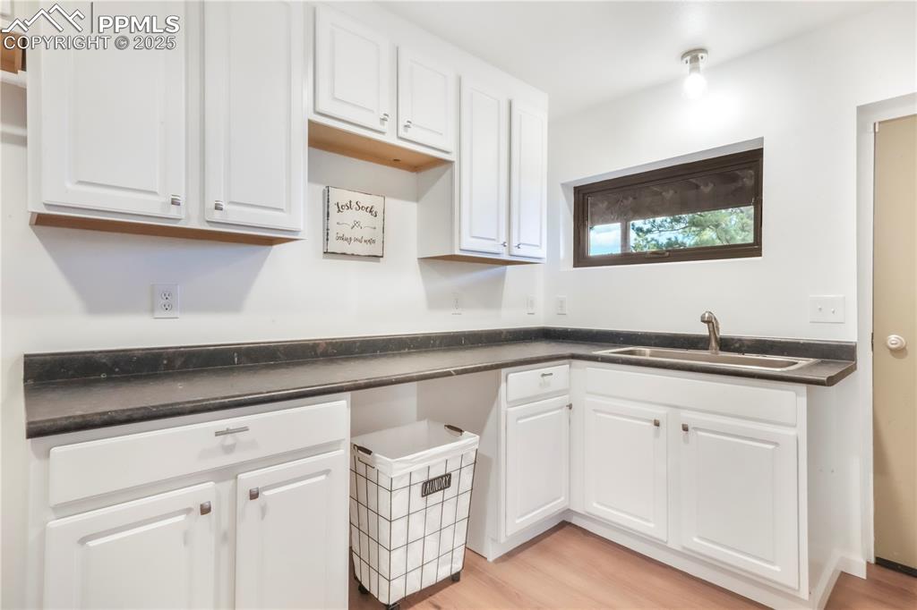 Image 38 of 50: Laundry