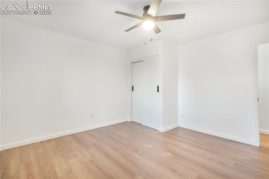 Image 39 of 50: Bedroom