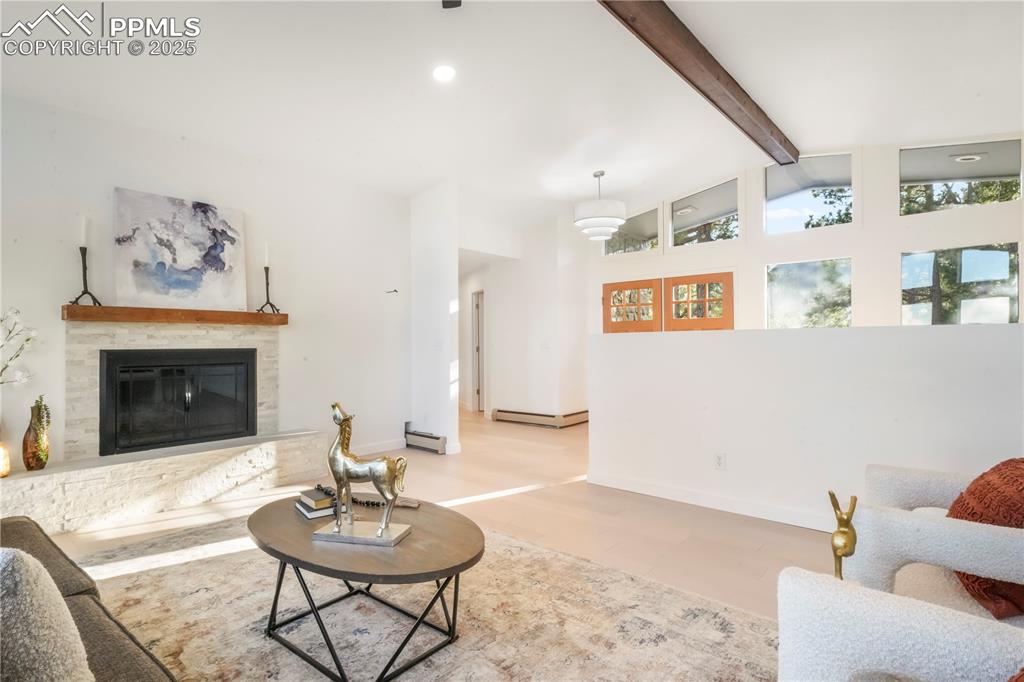 Image 4 of 50: Living Room