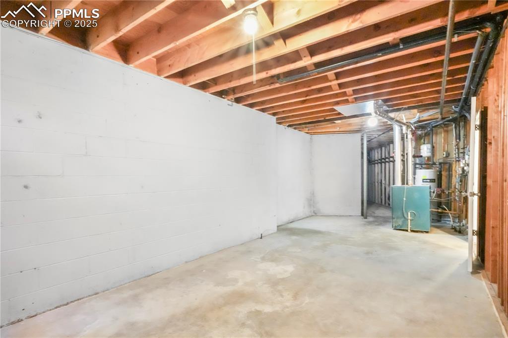 Image 45 of 50: Storage