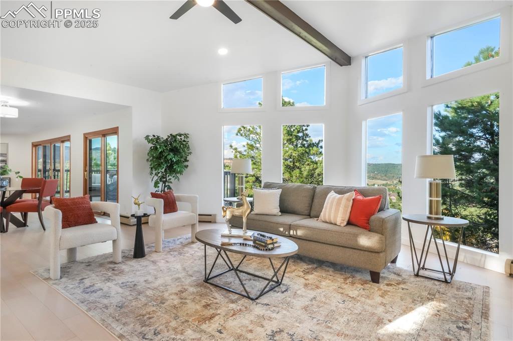 Image 8 of 50: Living Room