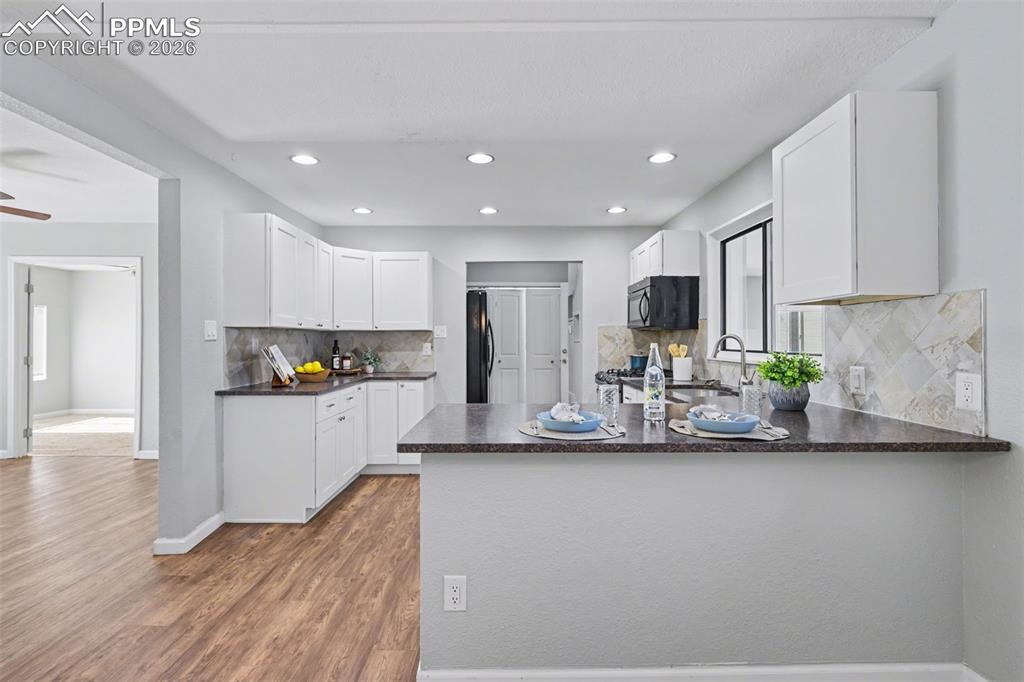 Image 14 of 36: Kitchen