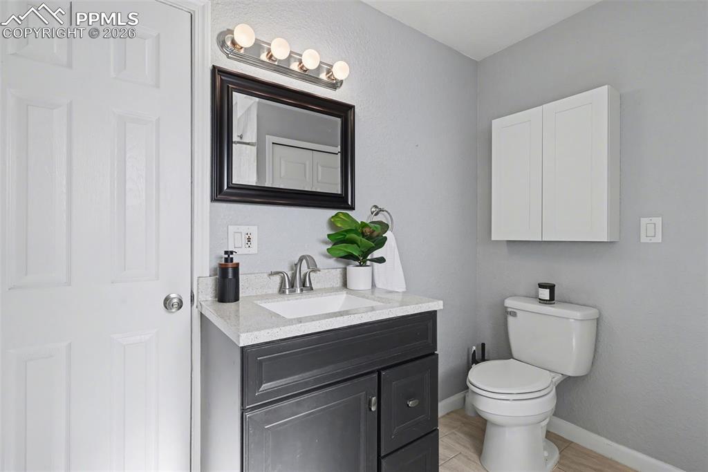 Image 23 of 36: Bathroom