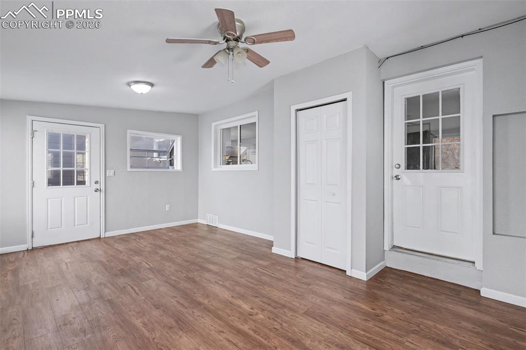 Image 25 of 36: Entry