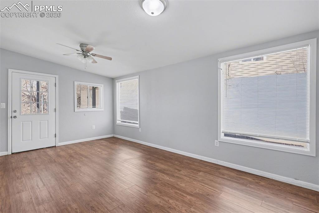 Image 26 of 36: Entry