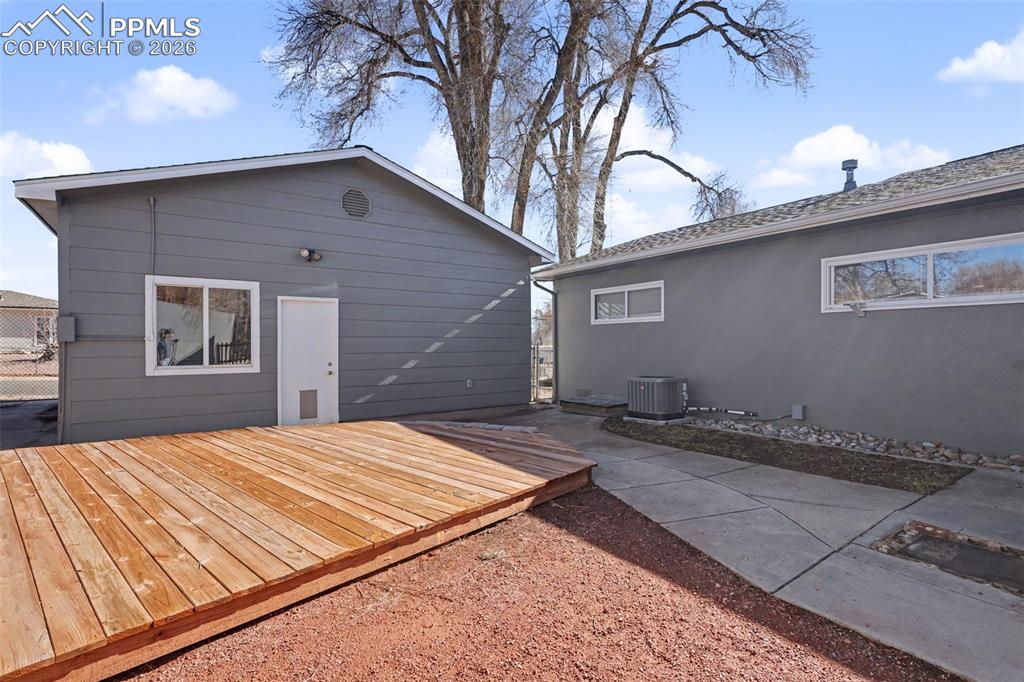 Image 30 of 36: Back of Structure