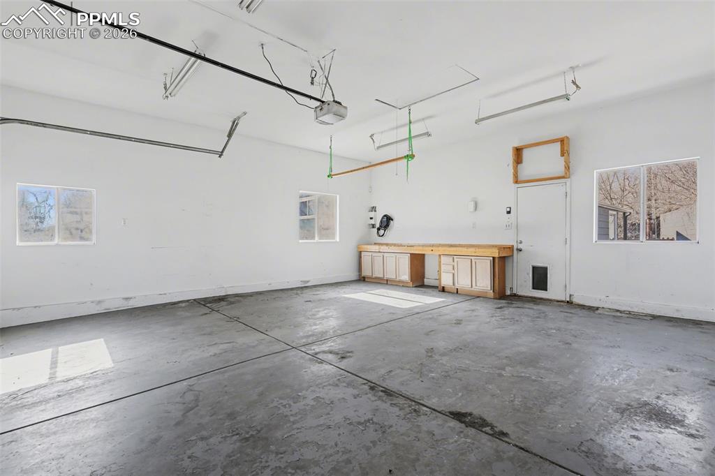 Image 36 of 36: Garage