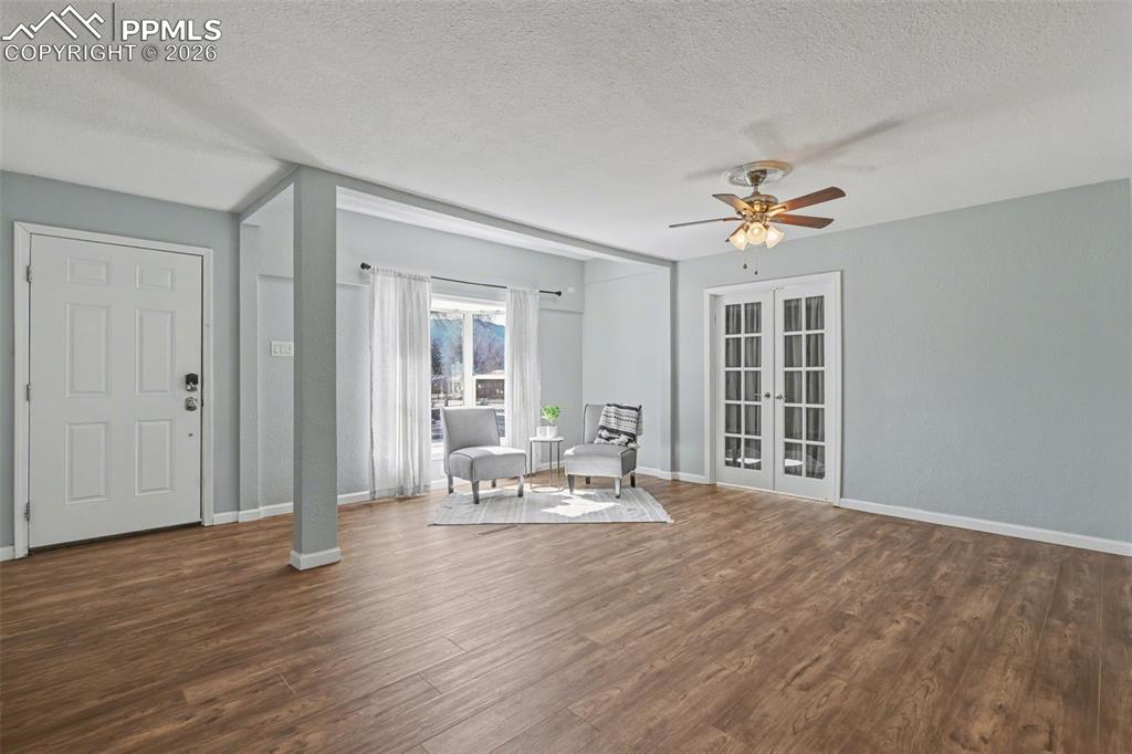 Image 4 of 36: Entry