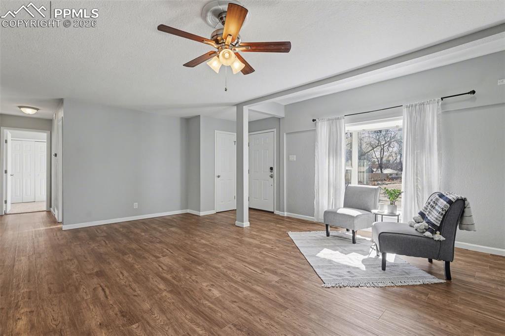 Image 6 of 36: Sitting Room