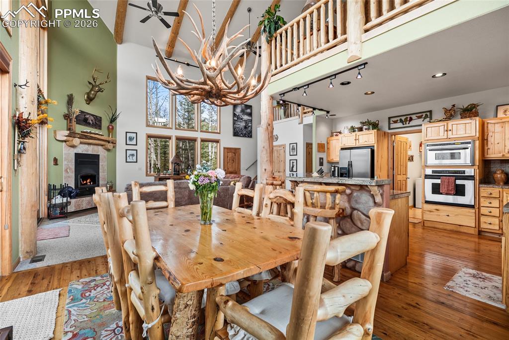 Image 11 of 50: Dining Area
