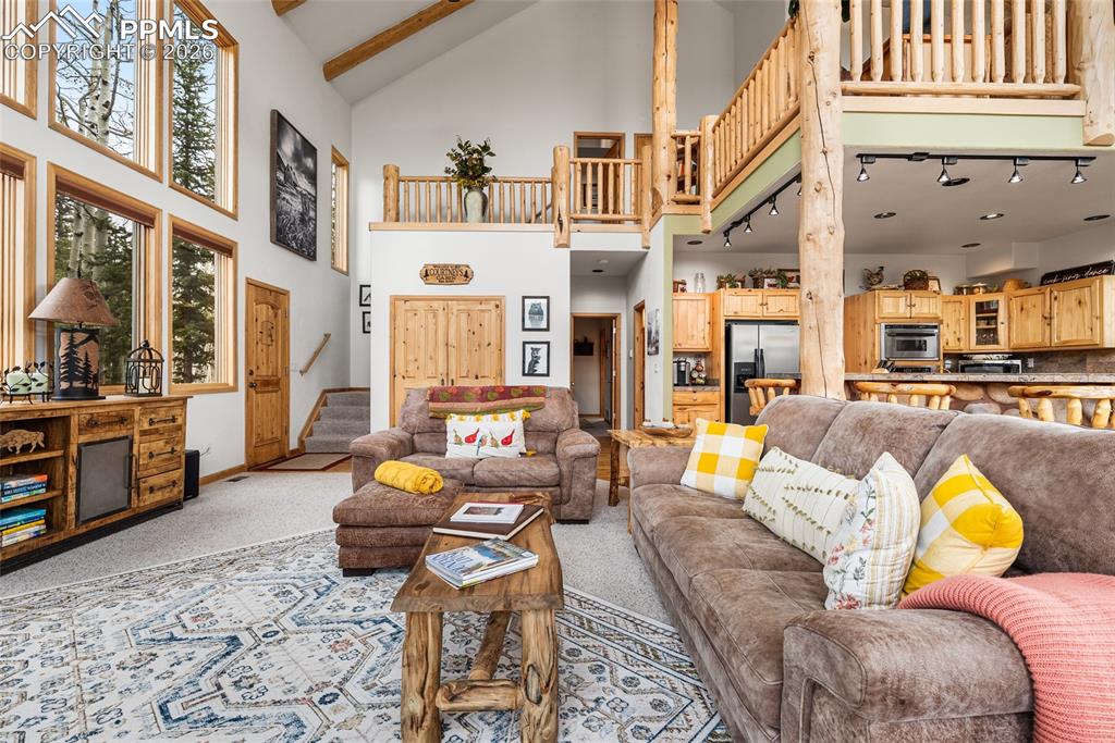 Image 8 of 50: Living Room