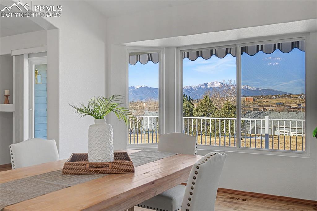 Image 14 of 48: Dining Area