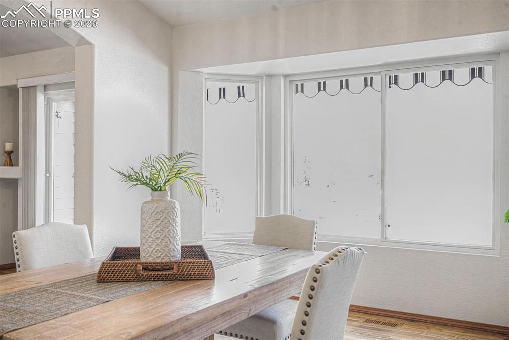 Image 15 of 48: Dining Area