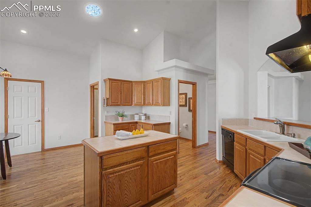 Image 16 of 48: Kitchen