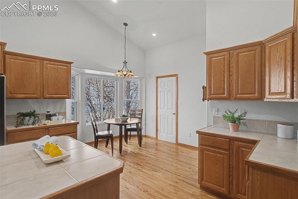 Image 19 of 48: Kitchen