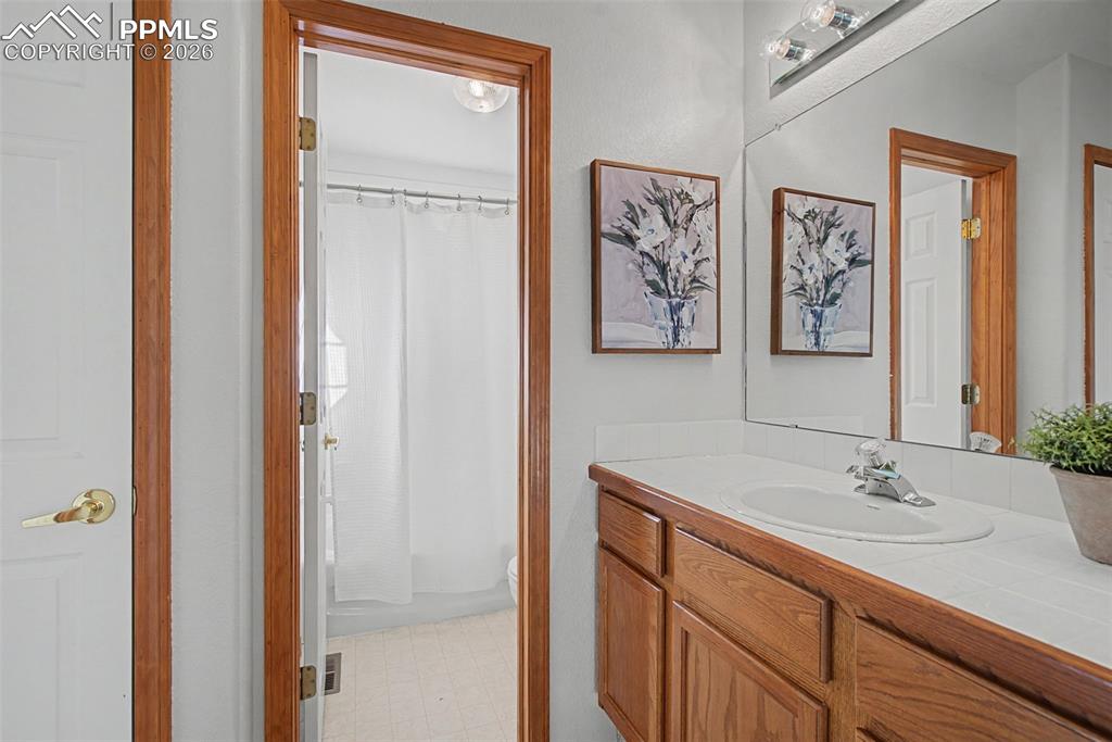 Image 38 of 48: Bathroom