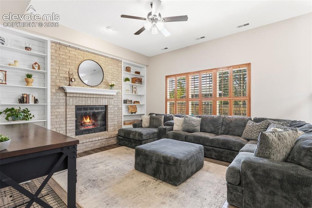 Image 14 of 35: Family Room