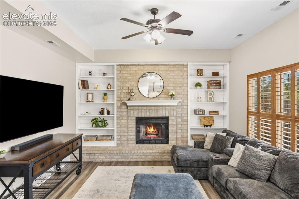 Image 15 of 35: Family Room