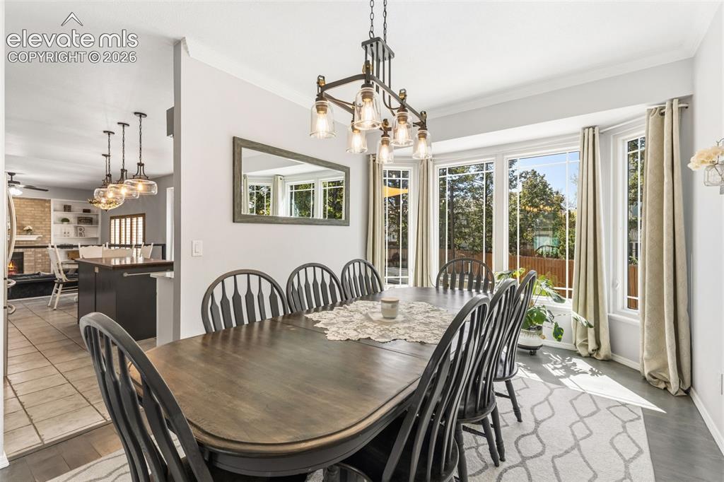 Image 7 of 35: Dining Area