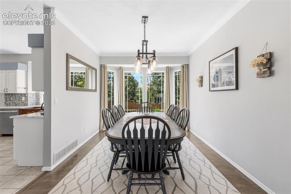Image 8 of 35: Dining Area