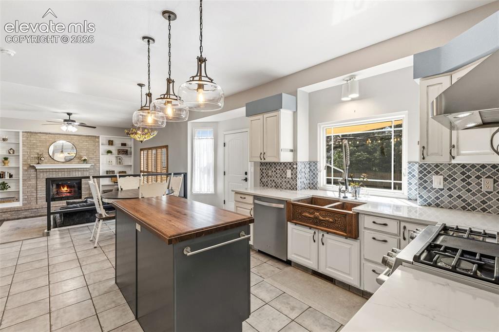 Image 9 of 35: Kitchen