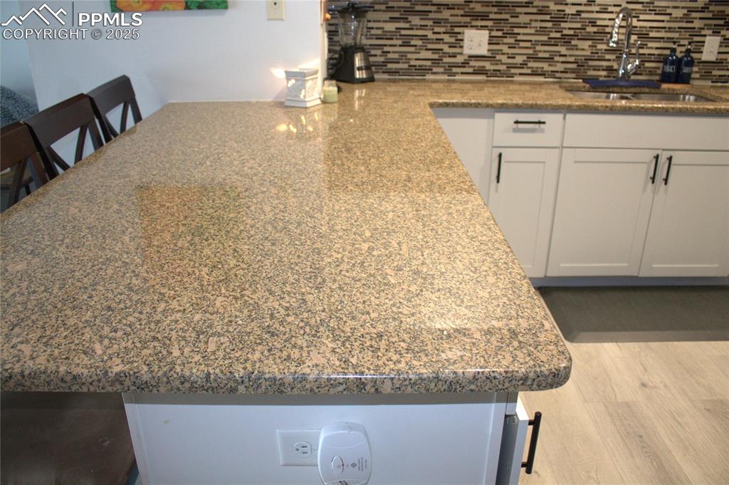 Image 11 of 38: Kitchen