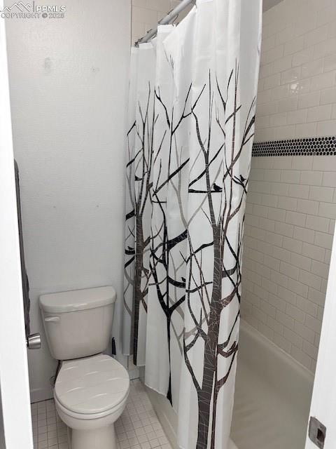 Image 22 of 38: Bathroom