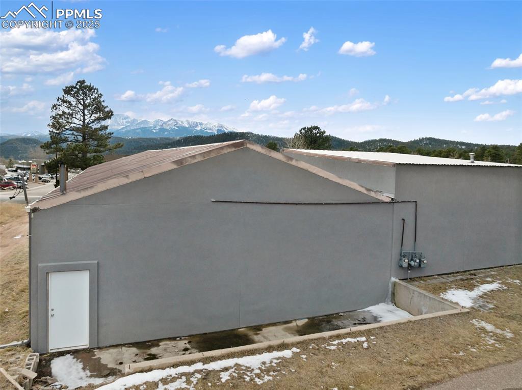 Image 14 of 20: Side of Structure