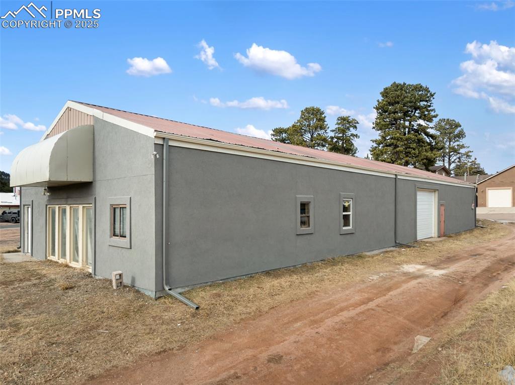 Image 18 of 20: Side of Structure