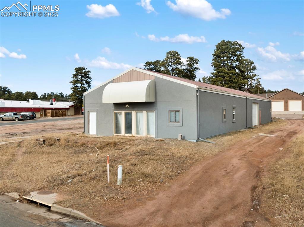 Image 3 of 20: Out Buildings