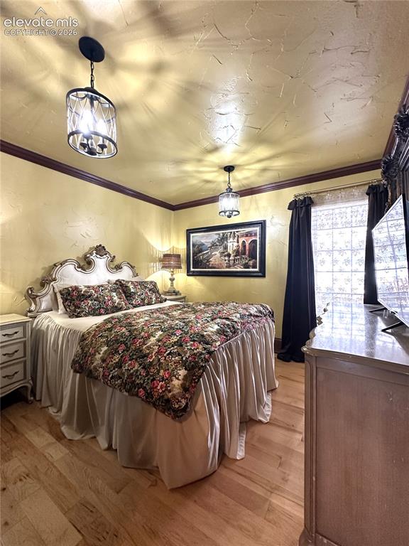 Image 18 of 32: Bedroom