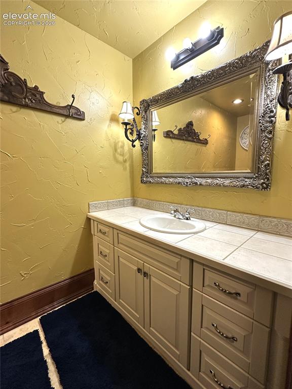 Image 20 of 32: Bathroom
