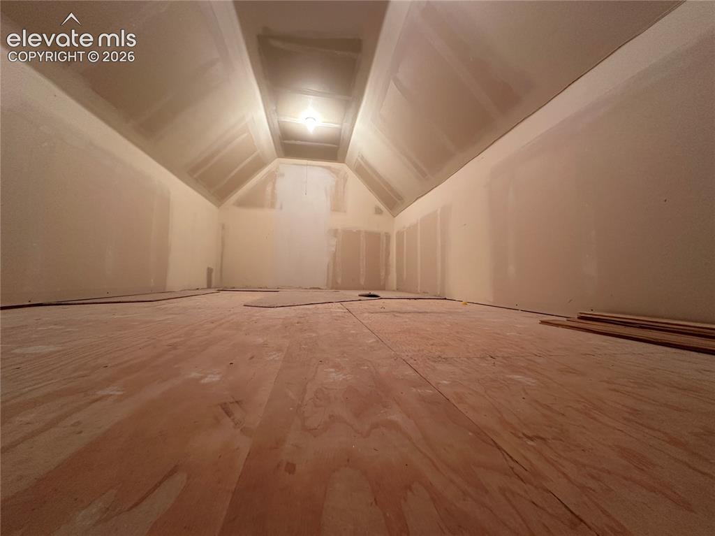 Image 31 of 32: Bonus Room