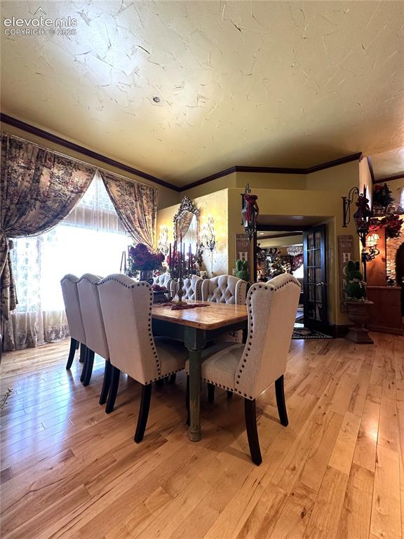 Image 7 of 32: Dining Area