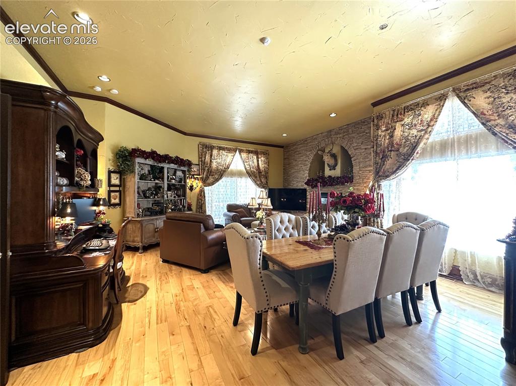 Image 8 of 32: Dining Area