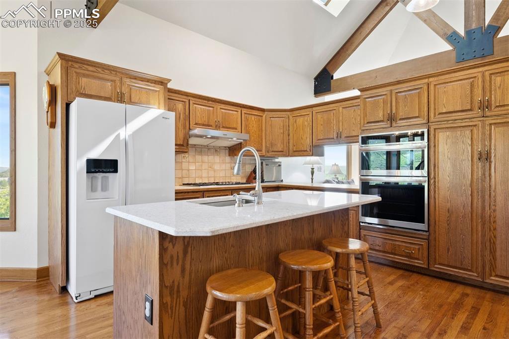 Image 17 of 50: Kitchen