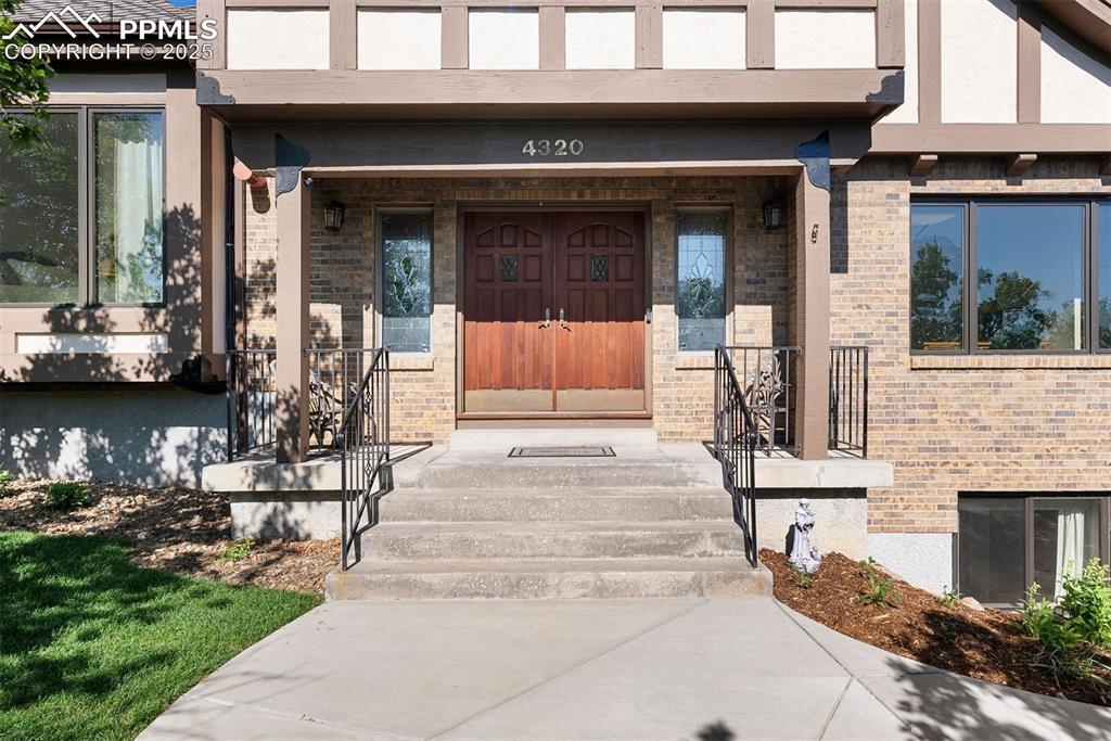 Image 9 of 50: Entry