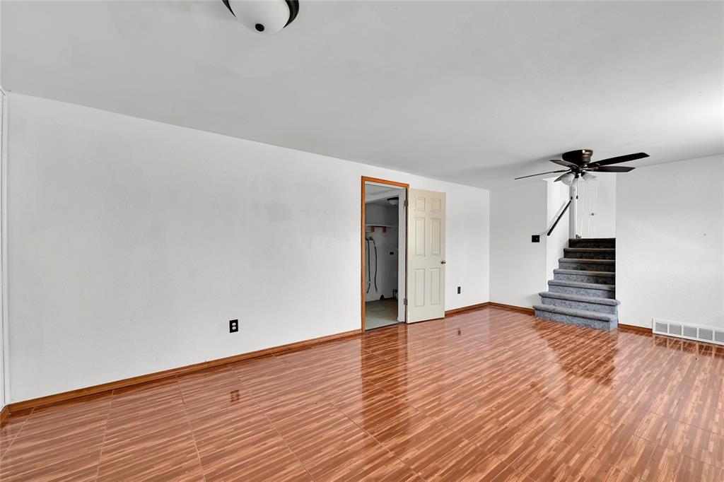 Image 13 of 24: Living Room