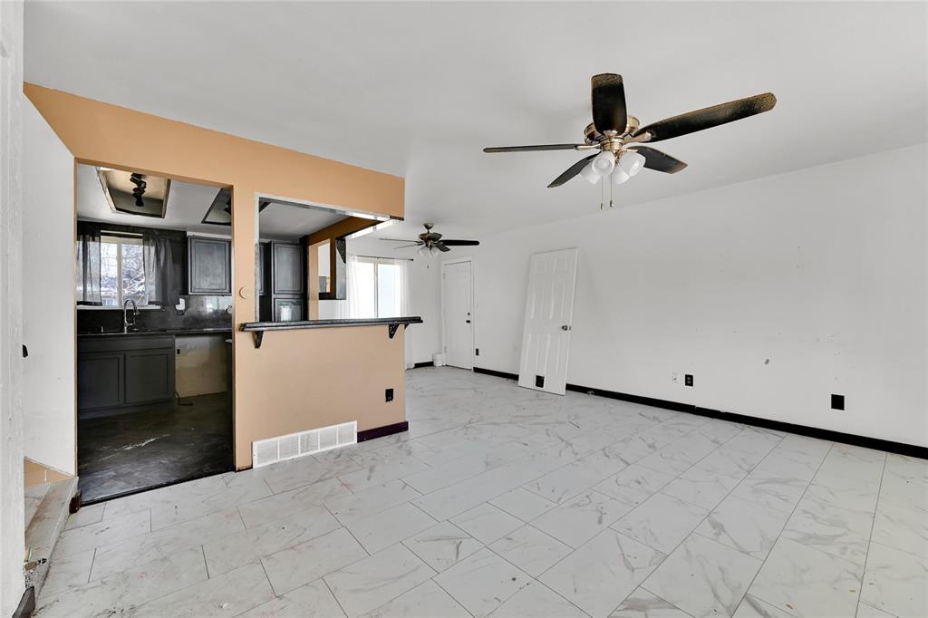 Image 4 of 24: Living Room