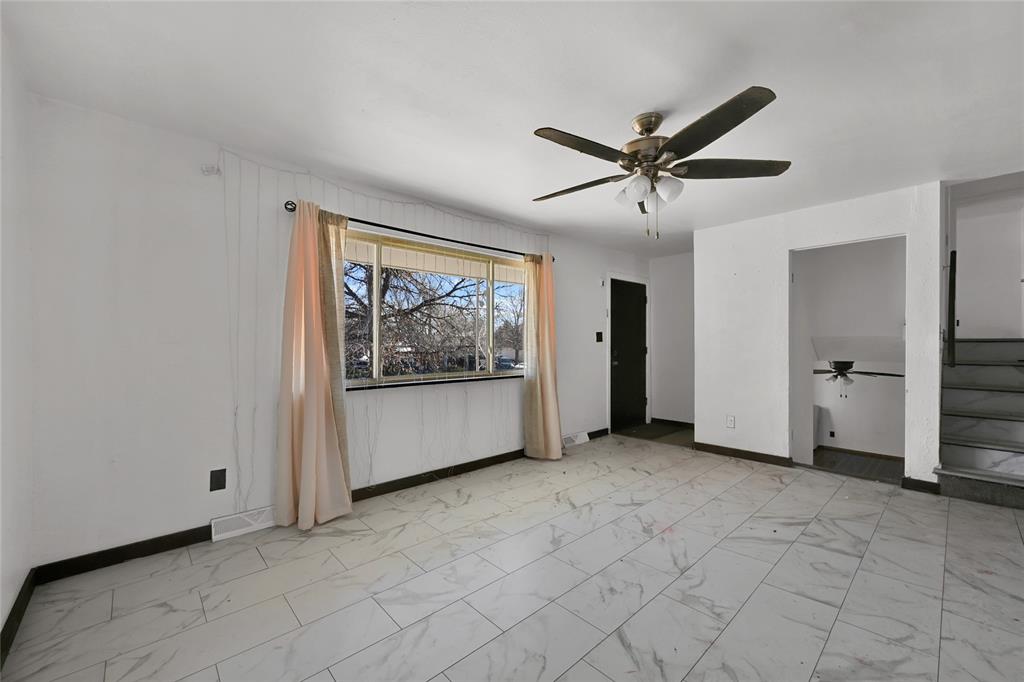 Image 6 of 24: Bedroom