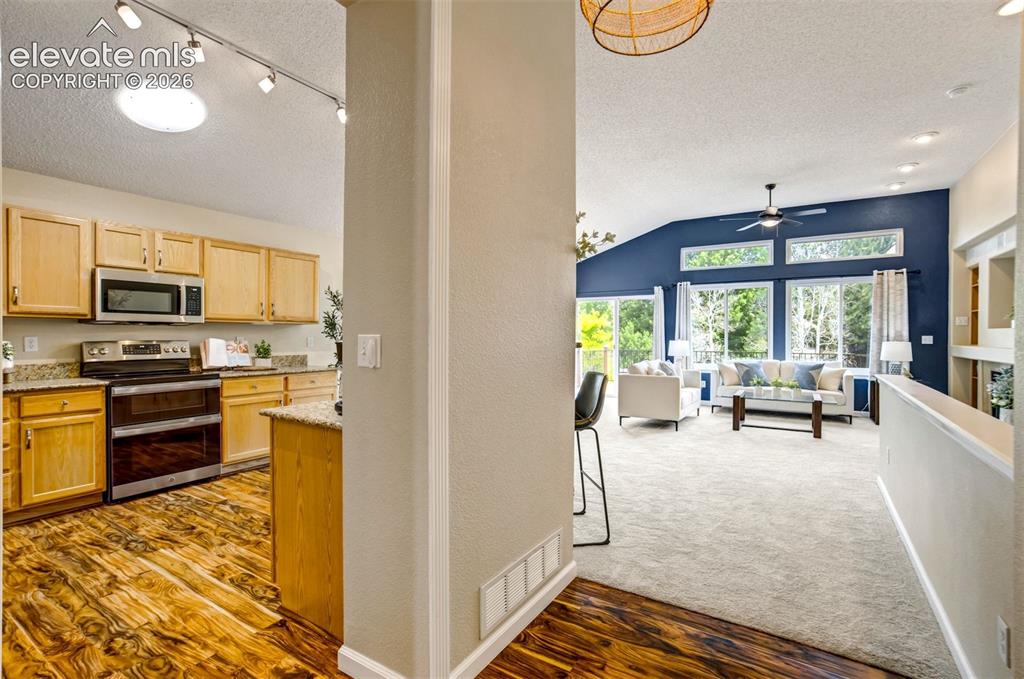 Image 10 of 35: Kitchen