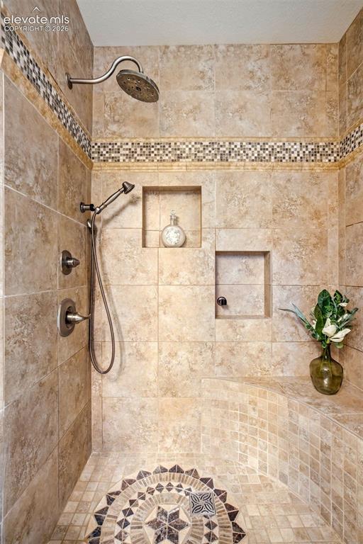 Image 18 of 35: Bathroom