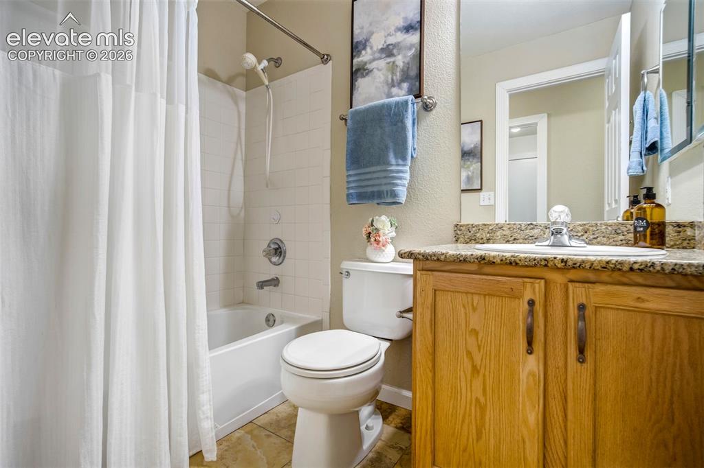 Image 20 of 35: Bathroom